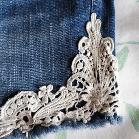 High Waisted Denim Cut-Off Shorts Aeropostale Distressed with Lace Size 4 - Picture 5 of 9